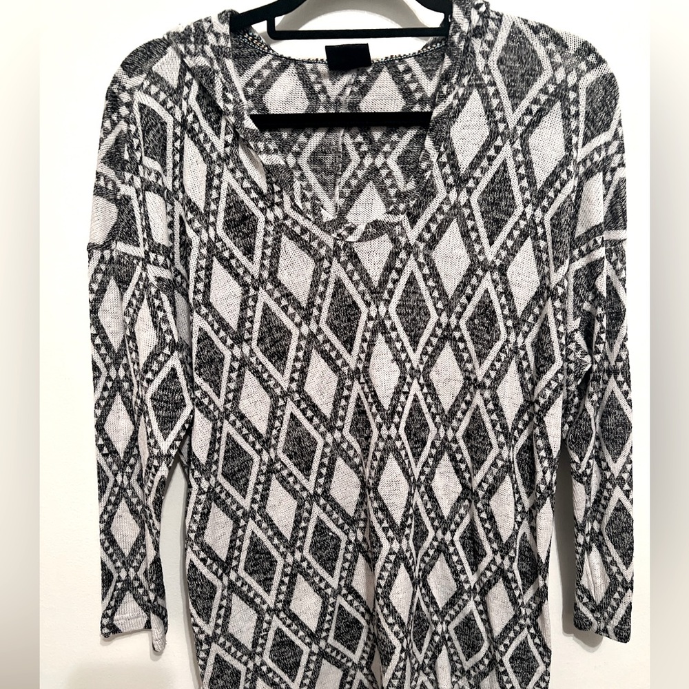 Lightweight Patterned Pullover